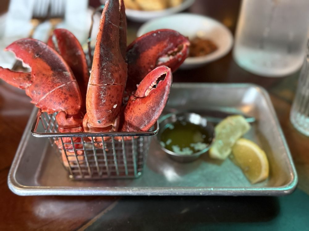 Food from Outlaw Oyster