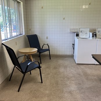 Phillips RV Park - Laundry Room Seating - Parks Near Me - Evanston, Wyoming