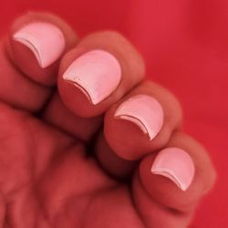 T & T Nails - Chrome and gel polish wearing off edges