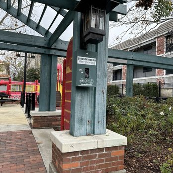 Harvard Mini Park - Doggie bags - Parks Near Me - Glendale, California