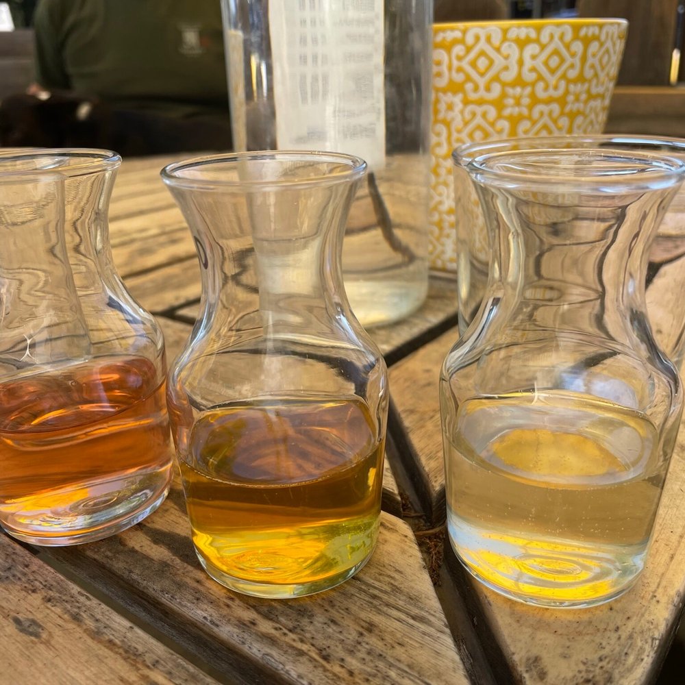The start of our tasting - sparkling, orange and rośe. The start of our tasting - sparkling, orange and rośe.