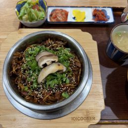 Beef bean sprouts pot rice Beef bean sprouts pot rice
