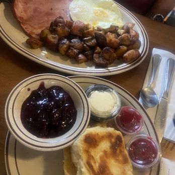 Wild Huckleberry - Country biscuit breakfast with home made huckleberry's - Breakfast & Brunch Near Me - Wenatchee, Washington
