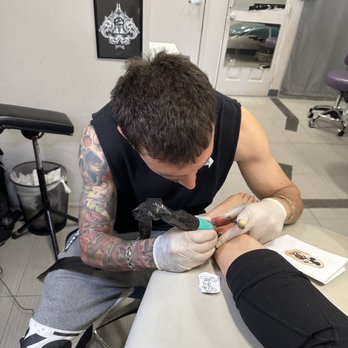One Way Tattoo Shop - Tattoo Near Me - Los Angeles, California