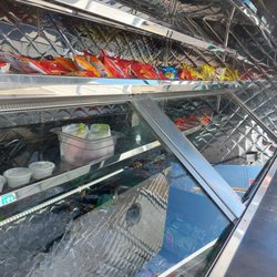 Izzy's Mobil Grab & Go - Chips & Candy