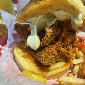 Tumble 22 - Stallion chicken sandwich - American Near Me - Austin, Texas