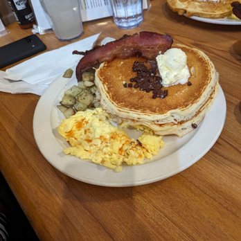 B&B Cafe - American Near Me - Castle Rock, Colorado B&B Cafe - American Near Me - Castle Rock, Colorado