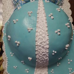 R & L Delicious Bakery - Maternity cake reveal (inside is a different color)