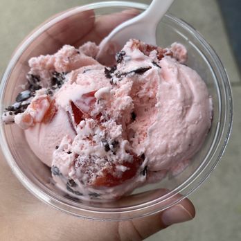 Windy City Sweets - Amaretto cherry - Candy Stores Near Me - Chicago, Illinois