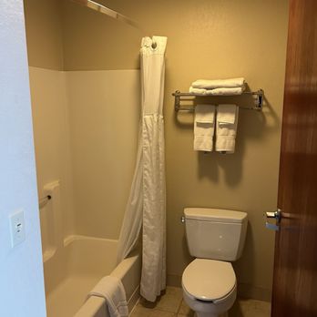 Comfort Inn & Suites Grafton-Cedarburg - Hotels Near Me - Grafton, Wisconsin Comfort Inn & Suites Grafton-Cedarburg - Hotels Near Me - Grafton, Wisconsin