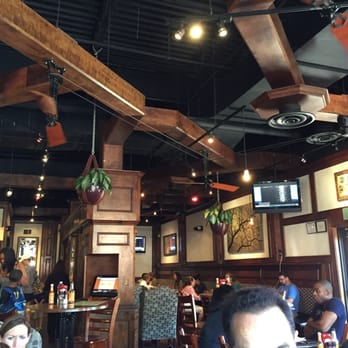 Black Walnut - A nice seating area and good entertainment - New American Near Me - Houston, Texas
