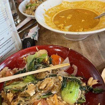 Super Thai Cuisine - pad von sen, yellow curry - Thai Near Me - Austin, Texas Super Thai Cuisine - pad von sen, yellow curry - Thai Near Me - Austin, Texas