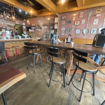 Farmhouse Cafe - Dining room - Breakfast & Brunch Near Me - Honolulu, Hawaii Farmhouse Cafe - Dining room - Breakfast & Brunch Near Me - Honolulu, Hawaii