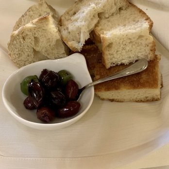 Palladio Restaurant - Bread and olives - Italian Near Me - Barboursville, Virginia