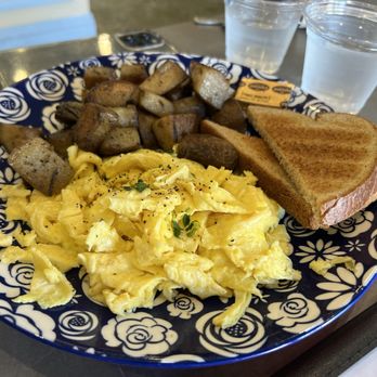 Little Provence Cafe - Traditional Scrambled Eggs with Bacon - Breakfast & Brunch Near Me - Arcadia, California Little Provence Cafe - Traditional Scrambled Eggs with Bacon - Breakfast & Brunch Near Me - Arcadia, California