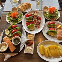 Wild Oregano - House Salads, Grilled Calamari, Cedar Plank Salmon, Roasted Salmon with Lemon Garlic Sauce, Grilled Vegs, Lemon Potatoes