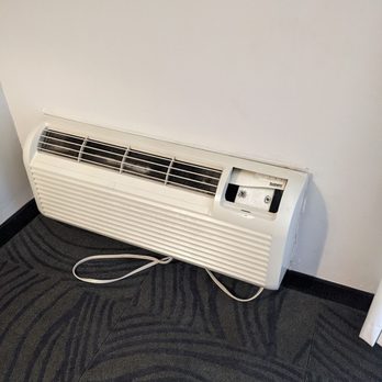 Quality Inn Fallbrook I-15 - Broken AC unit inside of the room - Hotels Near Me - Fallbrook, California Quality Inn Fallbrook I-15 - Broken AC unit inside of the room - Hotels Near Me - Fallbrook, California