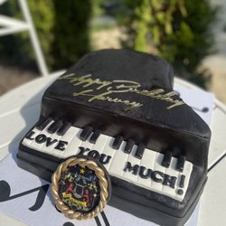 L A Custom Cakes - Custom sculpted sheet cake