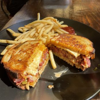 Cafe on 27 - Pastrami presentation - Breakfast & Brunch Near Me - Topanga, California