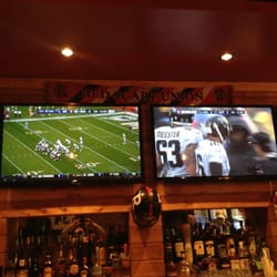 Four screens above the bar, nice!