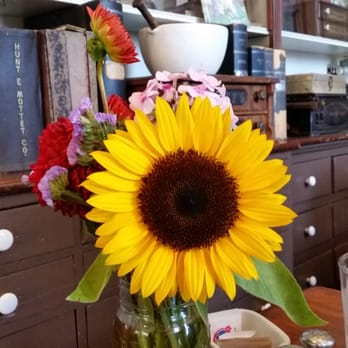 The Bair - Always fresh flowers on the tables! - Breakfast & Brunch Near Me - Steilacoom, Washington