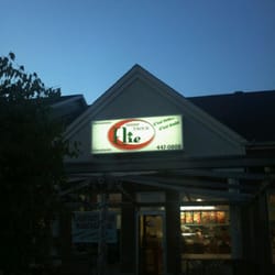 Chez Elie - Shish taouk délicieux! Pour emporter de préférence. Service courtois.