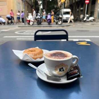 Antico Caffé - Cappuccino y donut - Italian Near Me - Barcelona, B Antico Caffé - Cappuccino y donut - Italian Near Me - Barcelona, B