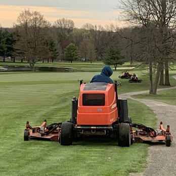 Windmill Lakes Golf Club - Windmill Lakes Golf Club Grounds Crew - Golf Near Me - Ravenna, Ohio Windmill Lakes Golf Club - Windmill Lakes Golf Club Grounds Crew - Golf Near Me - Ravenna, Ohio