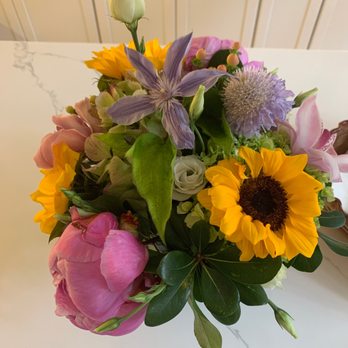 Bunches - Center piece arrangement - Florists Near Me - Chicago, Illinois