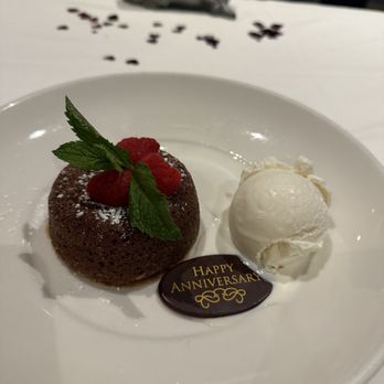 Morton's The Steakhouse - Lava Cake - Steakhouses Near Me - Honolulu, Hawaii Morton's The Steakhouse - Lava Cake - Steakhouses Near Me - Honolulu, Hawaii