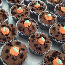 Evolve Bakery - Chocolate cupcakes