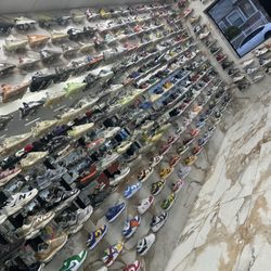 Kicktronics - Yeezy, dunks & retro Jordan's wall