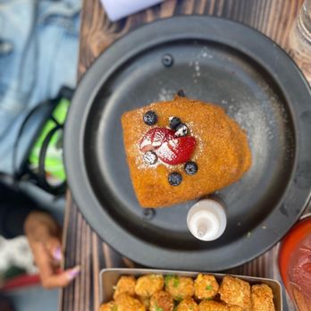 Hotel Chantelle - Stuffed French Toast Signature Truffle Tator Tots - Cocktail Bars Near Me - New York, New York