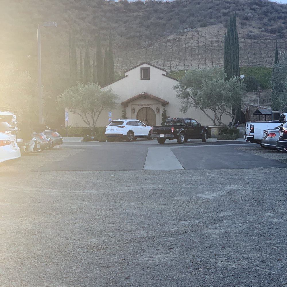 Oak Mountain Winery - Parking lot - Wineries Near Me - Temecula, California Oak Mountain Winery - Parking lot - Wineries Near Me - Temecula, California