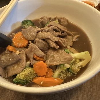 The Thonglor - Raad Na with beef (also shrimp, pork, chicken) - Thai Near Me - San Francisco, California The Thonglor - Raad Na with beef (also shrimp, pork, chicken) - Thai Near Me - San Francisco, California