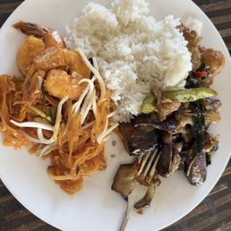 Shrimp pad Thai and spicy eggplant Shrimp pad Thai and spicy eggplant