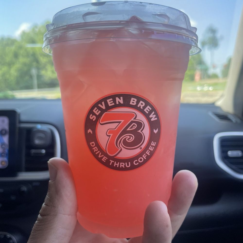 7 Brew Coffee - Pink Paradise Lemonade - Coffee & Tea Near Me - Johns Creek, Georgia