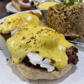 Sweet E's Cafe - Corned Beef Benedict - Cafes Near Me - Honolulu, Hawaii