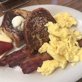 Aloha Mixed Plate - Paniolo // two slices of Hawaiian sweet bread French toast with eggs any style and bacon - Hawaiian Near Me - Lahaina, Hawaii