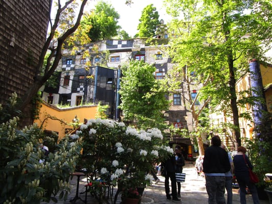 Kunst Haus Wien. Museum Hundertwasser by null