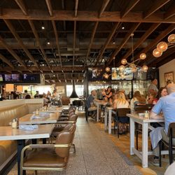 Upscale, well lit, nice ambiance, casual and indoor plus outdoor seating.