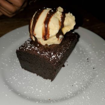 Morgan's Brooklyn Barbecue - Fudge brownie with vanilla ice cream - Barbeque Near Me - Brooklyn, New York Morgan's Brooklyn Barbecue - Fudge brownie with vanilla ice cream - Barbeque Near Me - Brooklyn, New York