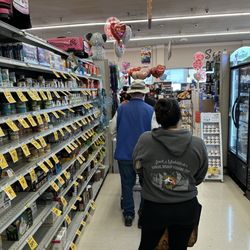 Vons - Long lines at Vons Mira Mesa early afternoon on a Friday.