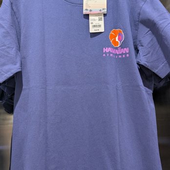 Uniqlo - Hawaii exclusive shirt - Men's Clothing Near Me - Honolulu, Hawaii