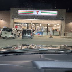 7-Eleven - Drinks, snacks, gas... staff were so nice and the bathroom was clean