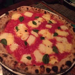 Peixe Vivo - Fresh mozzarella, fresh tomato sauce, homemade dough. Wonderfu.