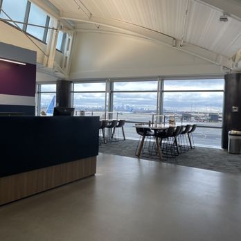 United Club - Airport Lounges Near Me - Newark, New Jersey