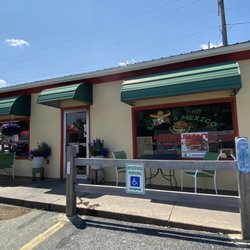 Sabor A Mexico - The restaurant from the parking area.