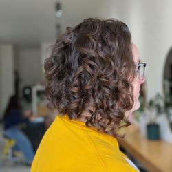Curly cut by @alejandra_beyondveneer |  560 S Murphy Ave, Sunnyvale | Beyond Veneer Hair Salon * Curly hair specialists