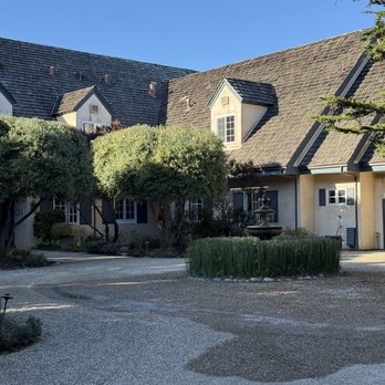 Seal Cove Inn - Entrance to Seal Cove Inn - Hotels Near Me - Moss Beach, California Seal Cove Inn - Entrance to Seal Cove Inn - Hotels Near Me - Moss Beach, California